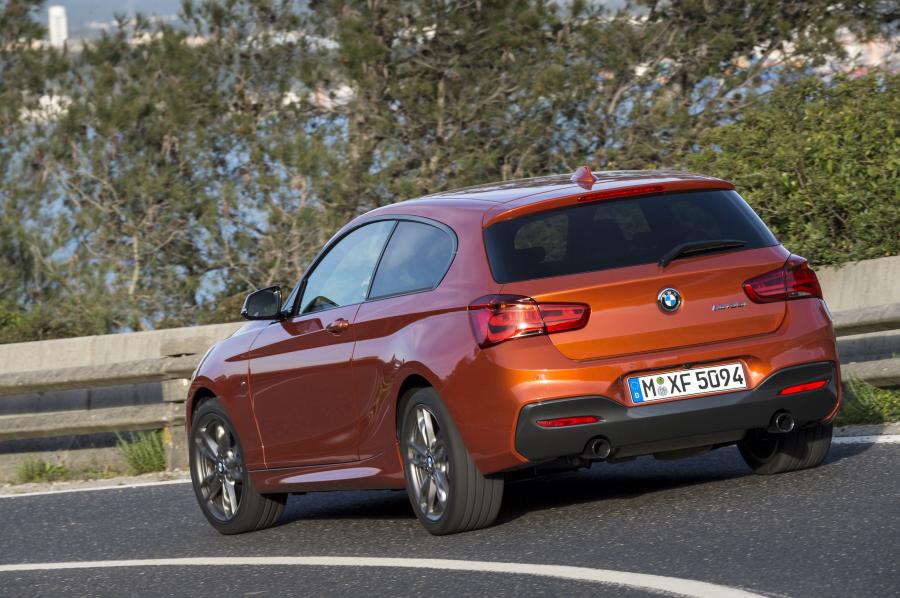  BMW M135i 3-Door 2015 года  (фото 17 из 35)